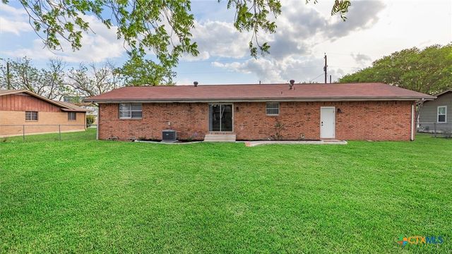 273 Meadow Avenue, New Braunfels, TX 78130