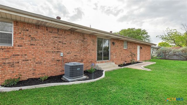 273 Meadow Avenue, New Braunfels, TX 78130