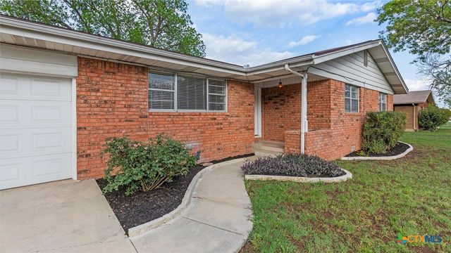 273 Meadow Avenue, New Braunfels, TX 78130
