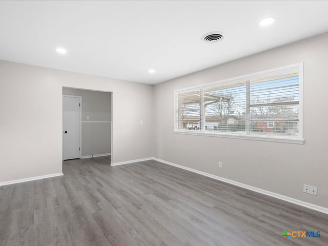 273 Meadow Avenue, New Braunfels, TX 78130