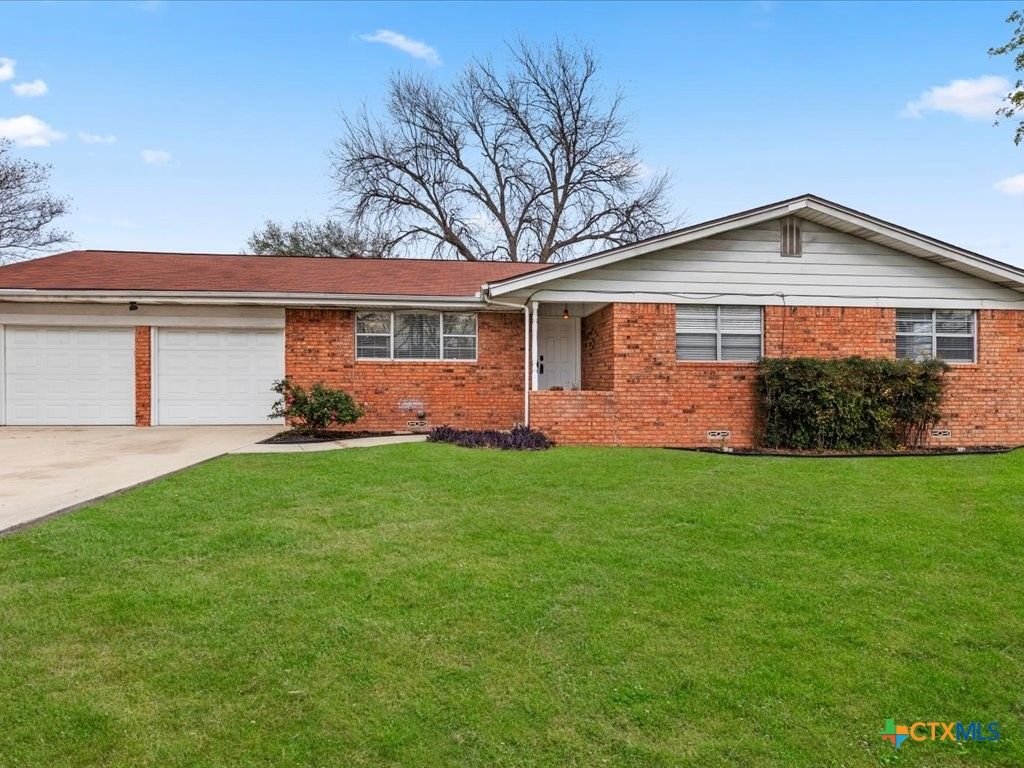 273 Meadow Avenue, New Braunfels, TX 78130