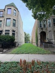 3635 S Giles Avenue, Chicago, IL 60653