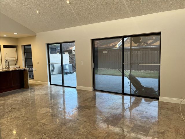 1571 NW 98th Way 1571, Pembroke Pines, FL 33024