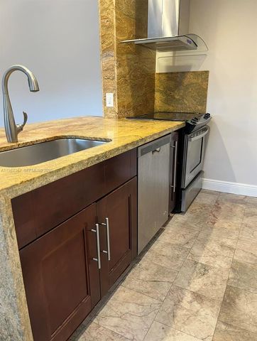 1571 NW 98th Way 1571, Pembroke Pines, FL 33024