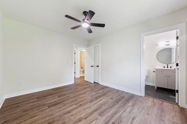 2136 Commander, North Charleston, SC 29405