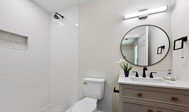 2136 Commander, North Charleston, SC 29405