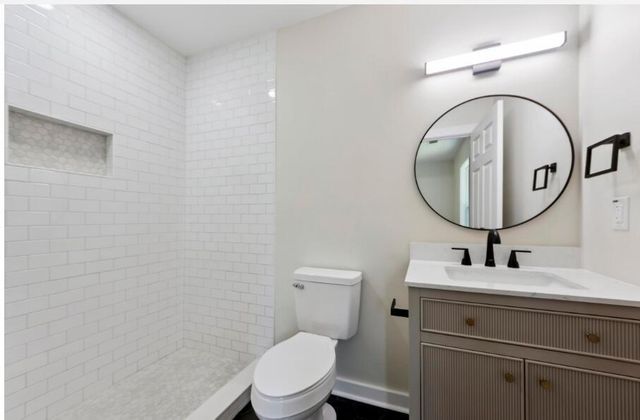 2136 Commander, North Charleston, SC 29405