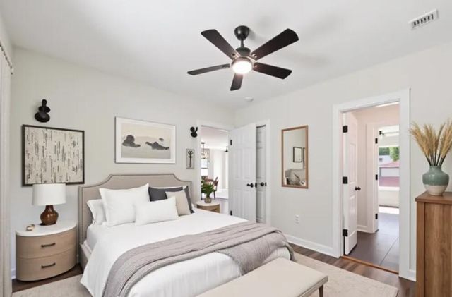 2136 Commander, North Charleston, SC 29405