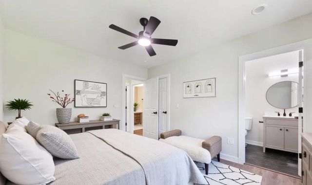 2136 Commander, North Charleston, SC 29405