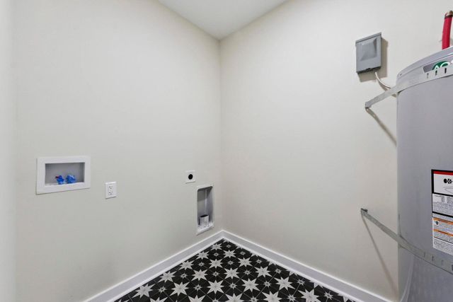 2136 Commander, North Charleston, SC 29405