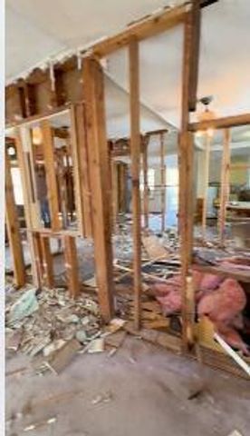 2136 Commander, North Charleston, SC 29405