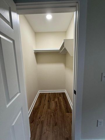 2136 Commander, North Charleston, SC 29405