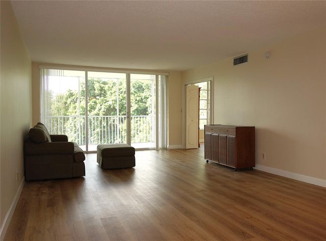 2661 S Course Dr 403, Pompano Beach, FL 33069