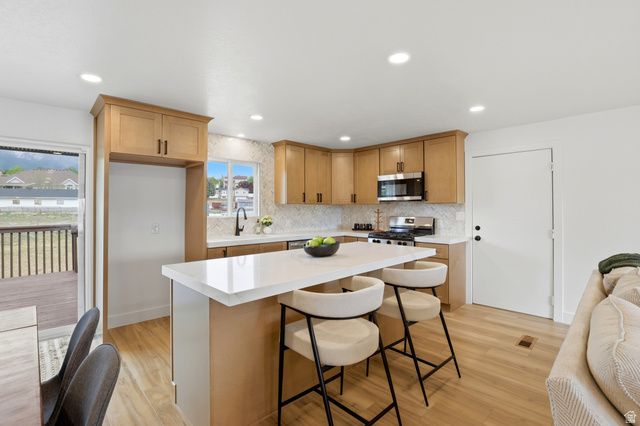 8643 S VAQUERO DR, Sandy, UT 84094