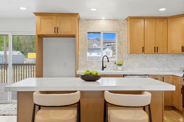 8643 S VAQUERO DR, Sandy, UT 84094