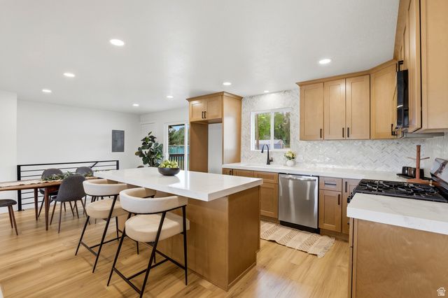 8643 S VAQUERO DR, Sandy, UT 84094