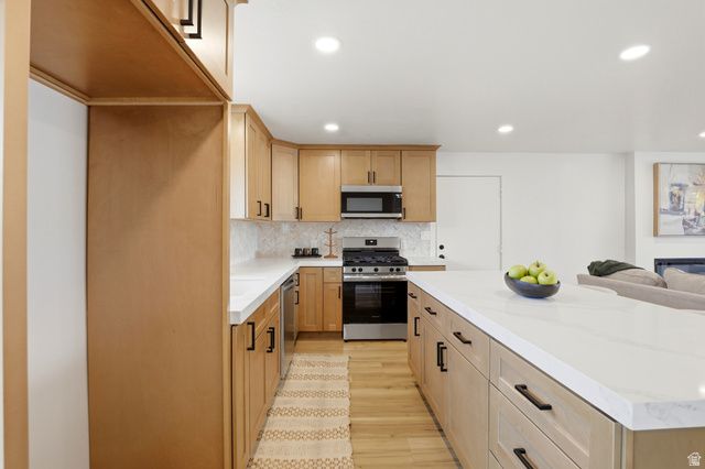 8643 S VAQUERO DR, Sandy, UT 84094