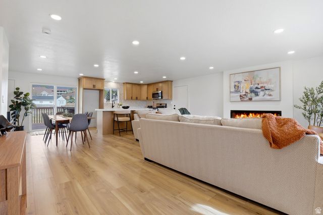 8643 S VAQUERO DR, Sandy, UT 84094