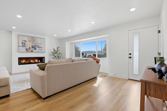 8643 S VAQUERO DR, Sandy, UT 84094