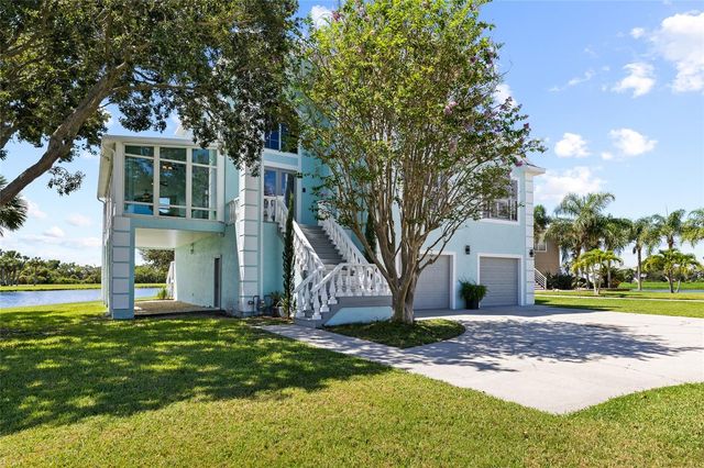 2106 PELICAN COURT, Tarpon Springs, FL 34689