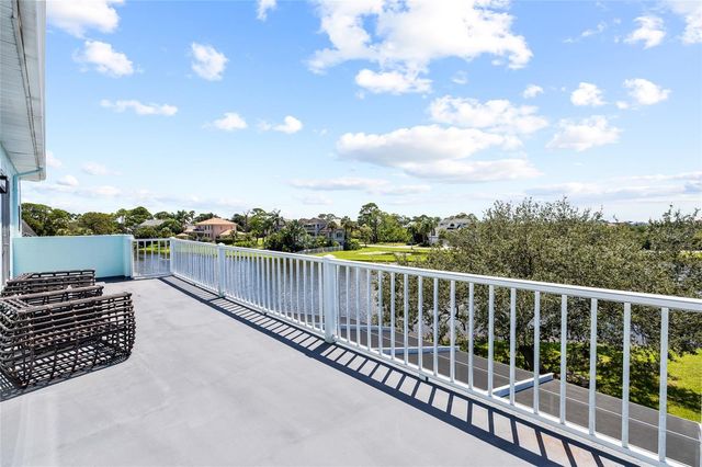 2106 PELICAN COURT, Tarpon Springs, FL 34689
