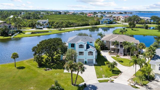 2106 PELICAN COURT, Tarpon Springs, FL 34689