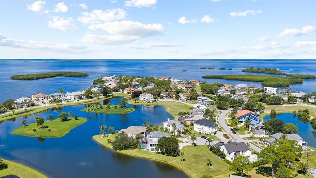 2106 PELICAN COURT, Tarpon Springs, FL 34689