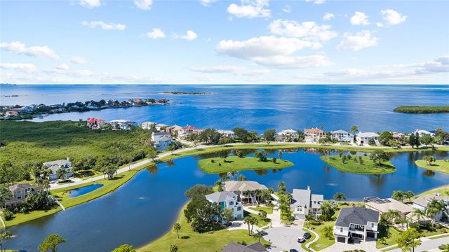 2106 PELICAN COURT, Tarpon Springs, FL 34689