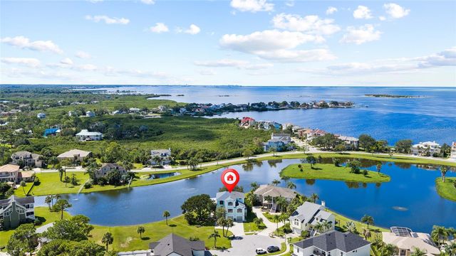 2106 PELICAN COURT, Tarpon Springs, FL 34689
