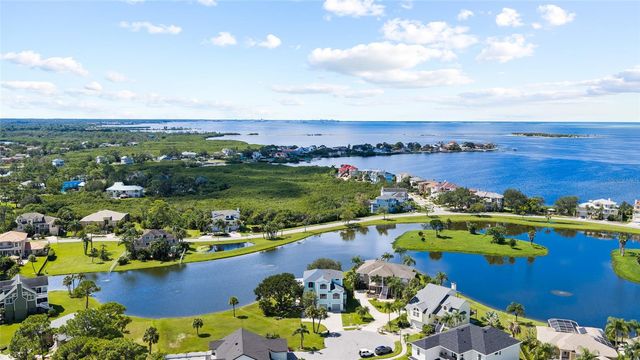 2106 PELICAN COURT, Tarpon Springs, FL 34689