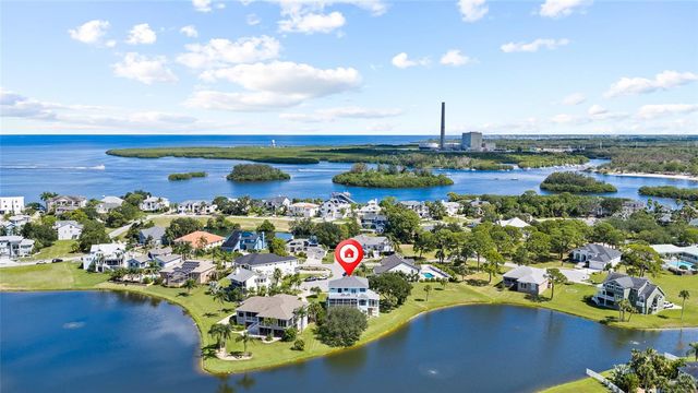 2106 PELICAN COURT, Tarpon Springs, FL 34689