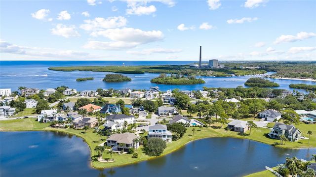 2106 PELICAN COURT, Tarpon Springs, FL 34689