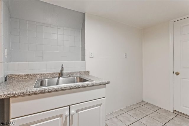 86 Clendenny Ave, Jersey City, NJ 07304