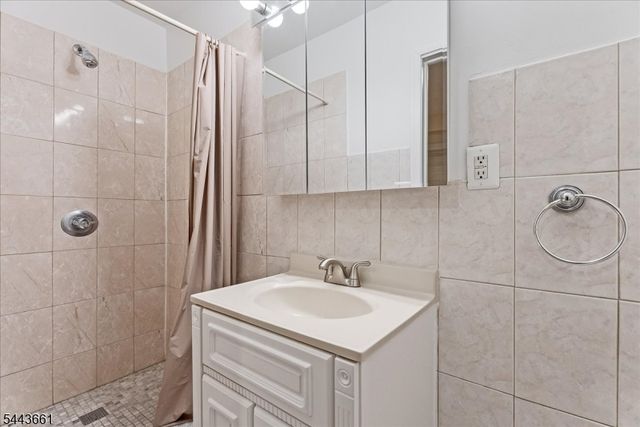 86 Clendenny Ave, Jersey City, NJ 07304