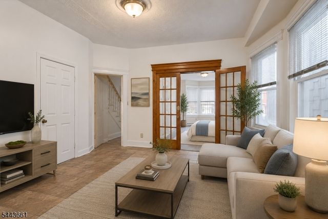 86 Clendenny Ave, Jersey City, NJ 07304