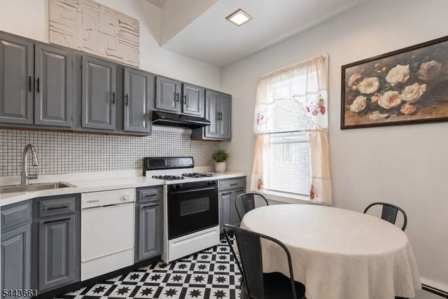 86 Clendenny Ave, Jersey City, NJ 07304