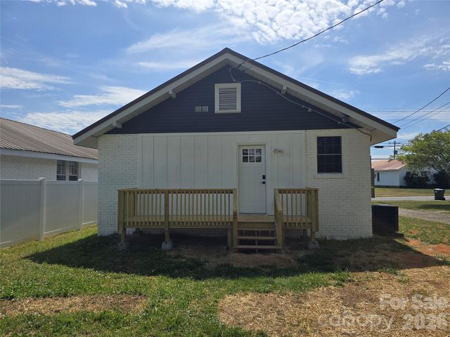 813 Highland Avenue SE, Hickory, NC 28602