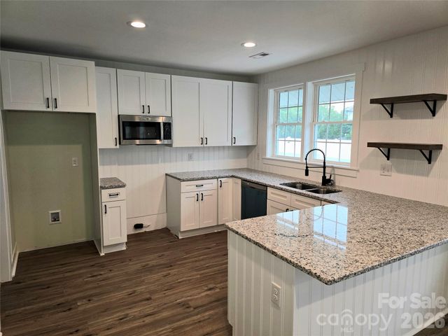 813 Highland Avenue SE, Hickory, NC 28602