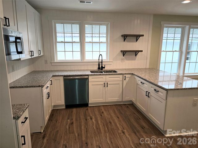 813 Highland Avenue SE, Hickory, NC 28602