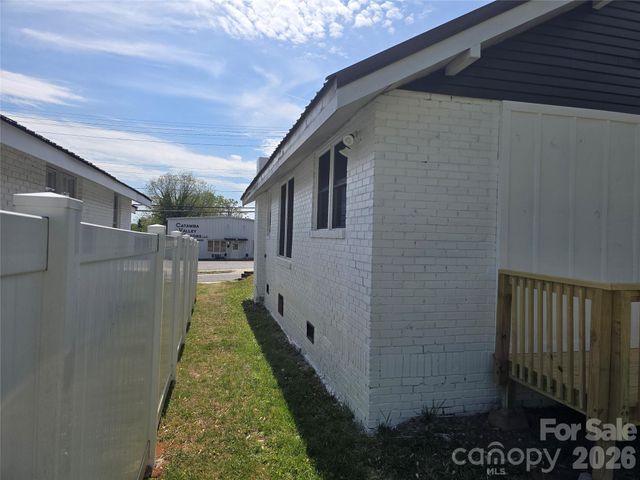 813 Highland Avenue SE, Hickory, NC 28602