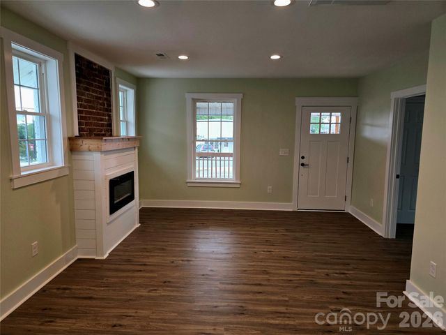 813 Highland Avenue SE, Hickory, NC 28602