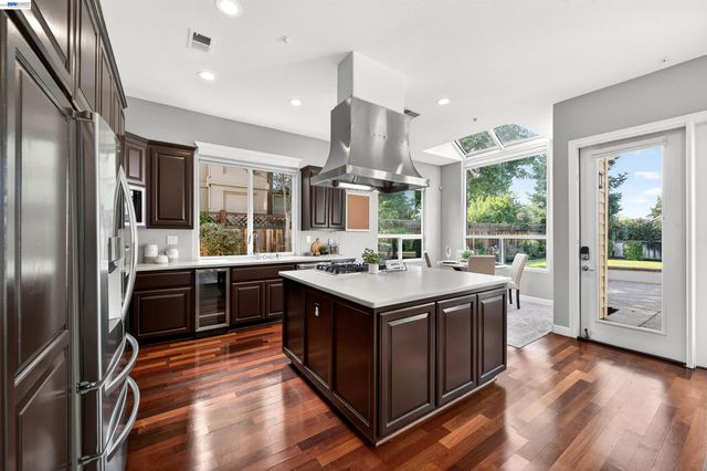 558 Montori Ct, Pleasanton, CA 94566