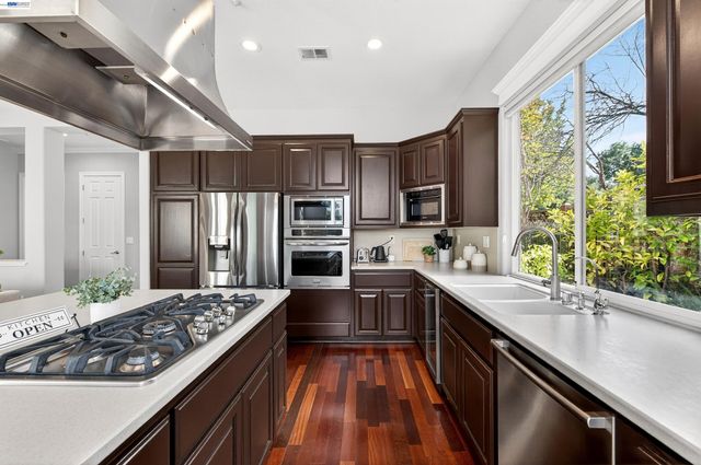 558 Montori Ct, Pleasanton, CA 94566