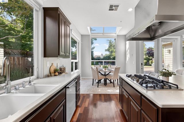 558 Montori Ct, Pleasanton, CA 94566