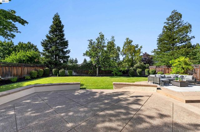 558 Montori Ct, Pleasanton, CA 94566