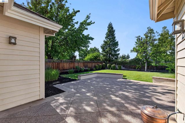 558 Montori Ct, Pleasanton, CA 94566