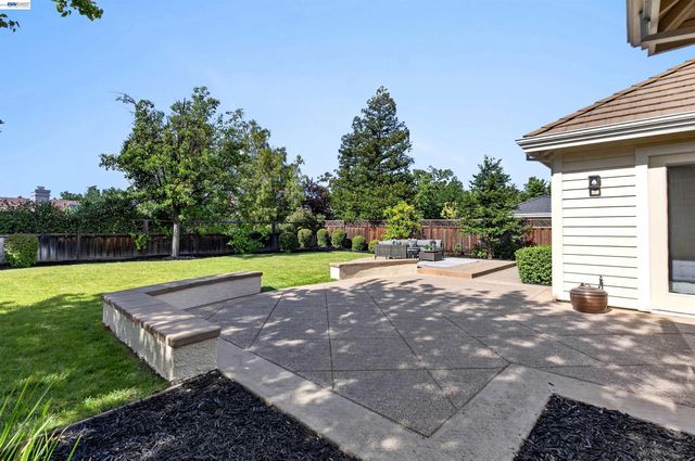 558 Montori Ct, Pleasanton, CA 94566