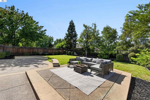 558 Montori Ct, Pleasanton, CA 94566