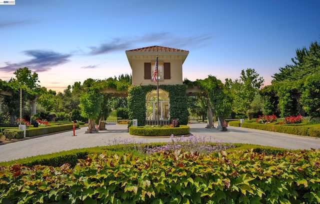 558 Montori Ct, Pleasanton, CA 94566