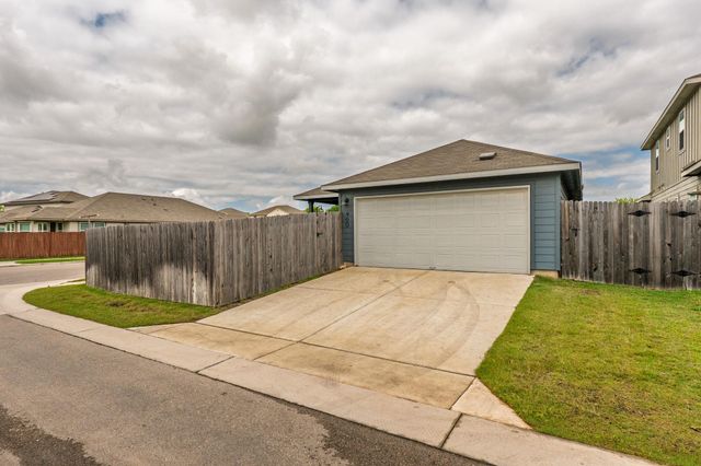 900 Main ST, Hutto, TX 78634
